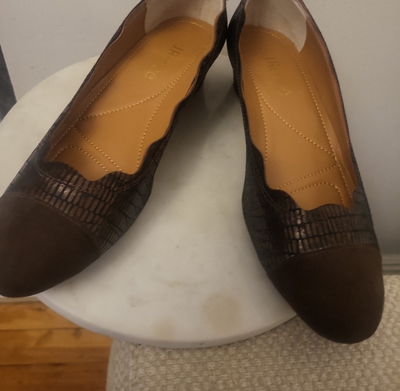 J.Renee burgandy Women's Flats - Picture 1 of 4